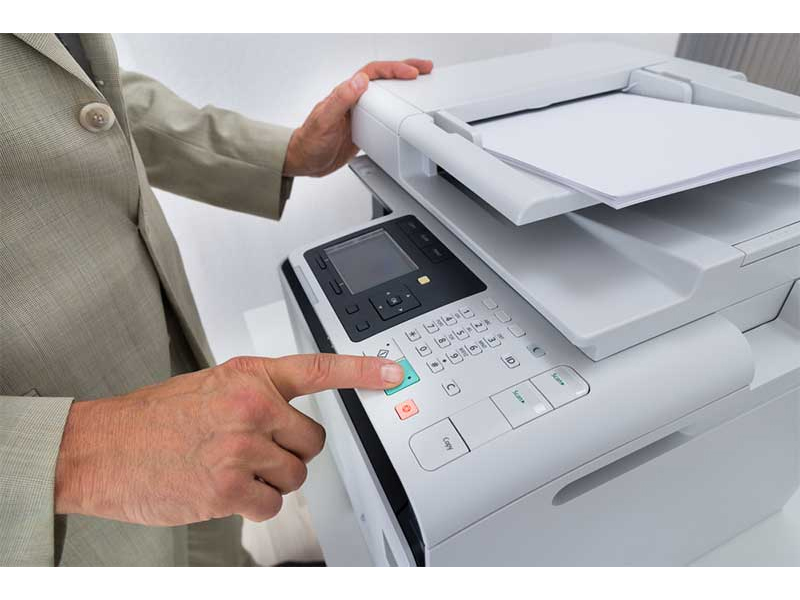 Máy photocopy chỉ in được khi bạn bật máy lên và được kết nối với nguồn điện.